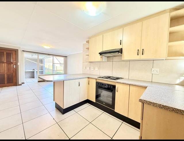 2 BEDROOM HOUSE FOR SALE IN BRYANSTON